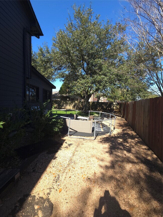 Foto del edificio - 6402 Frosty Brook Dr