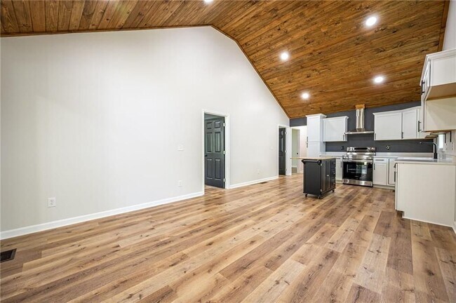 Building Photo - 8176 Camp St