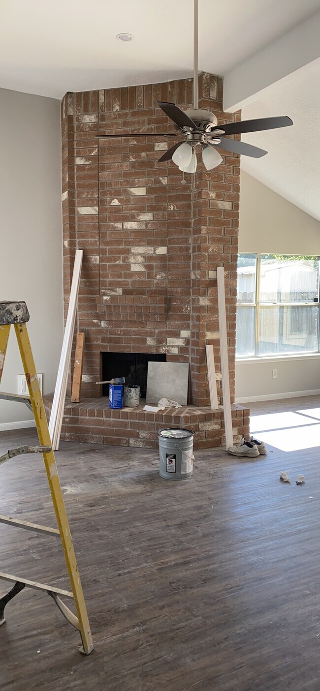 Living Room Gas Fireplace - 3053 Walnut Springs Dr