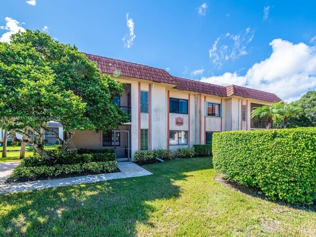 Foto del edificio - 389 Lakeview Dr