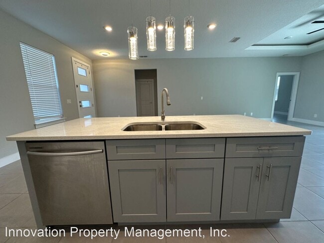 Building Photo - 4 br, 2 bath House - 207 Begonia Lane