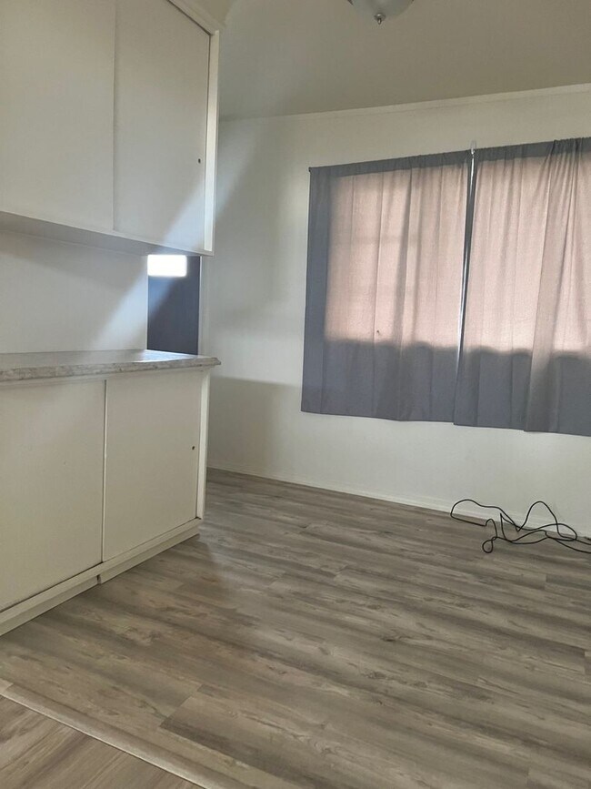 Foto del edificio - 609 W 11th St