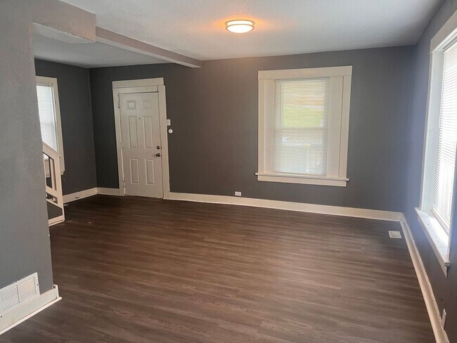 Building Photo - 2-Bedroom, 2-Bathroom In Kansas City