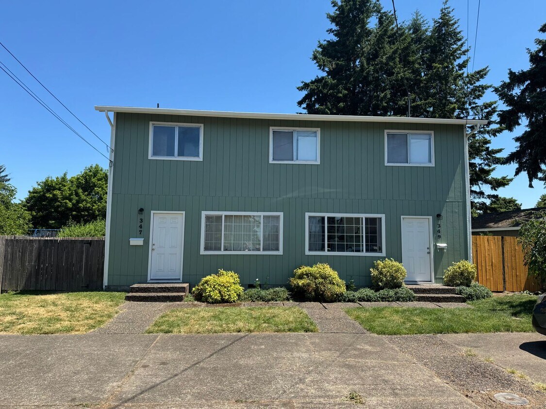 Foto principal - Beautiful 3 Bed /1.5 Bath Townhouse in Albany