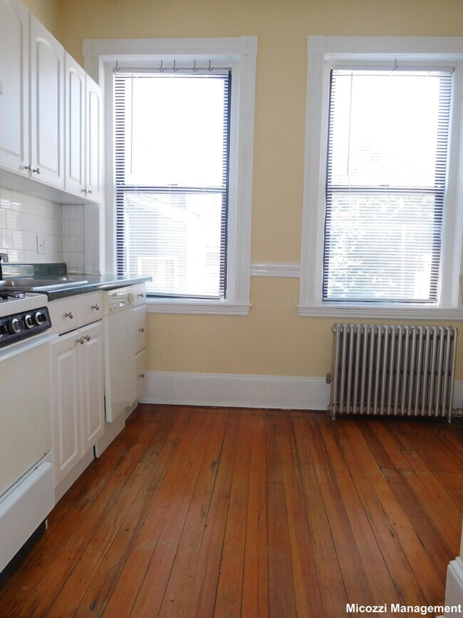 Building Photo - 56 Gardner St