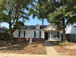 Building Photo - 1602 Parkview Pl