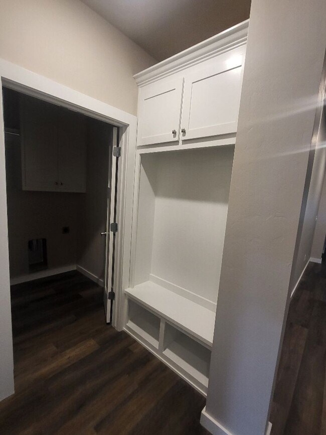 Building Photo - $500.00 OFF MAY RENT!!!