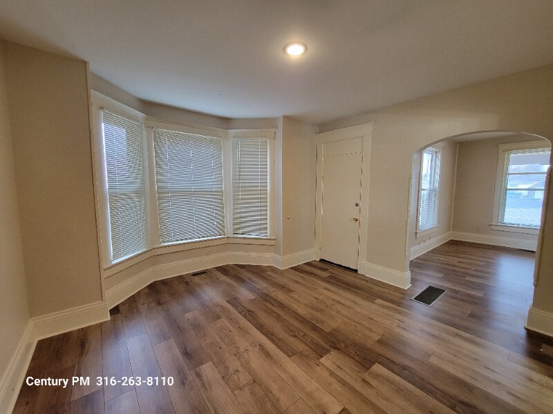 Primary Photo - 1007 W Maple St