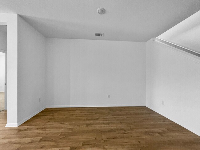 Building Photo - Free Month Special – Move In Today and Sav...