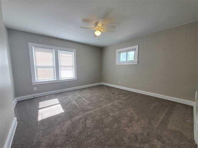 Building Photo - 152 N Roys Ave