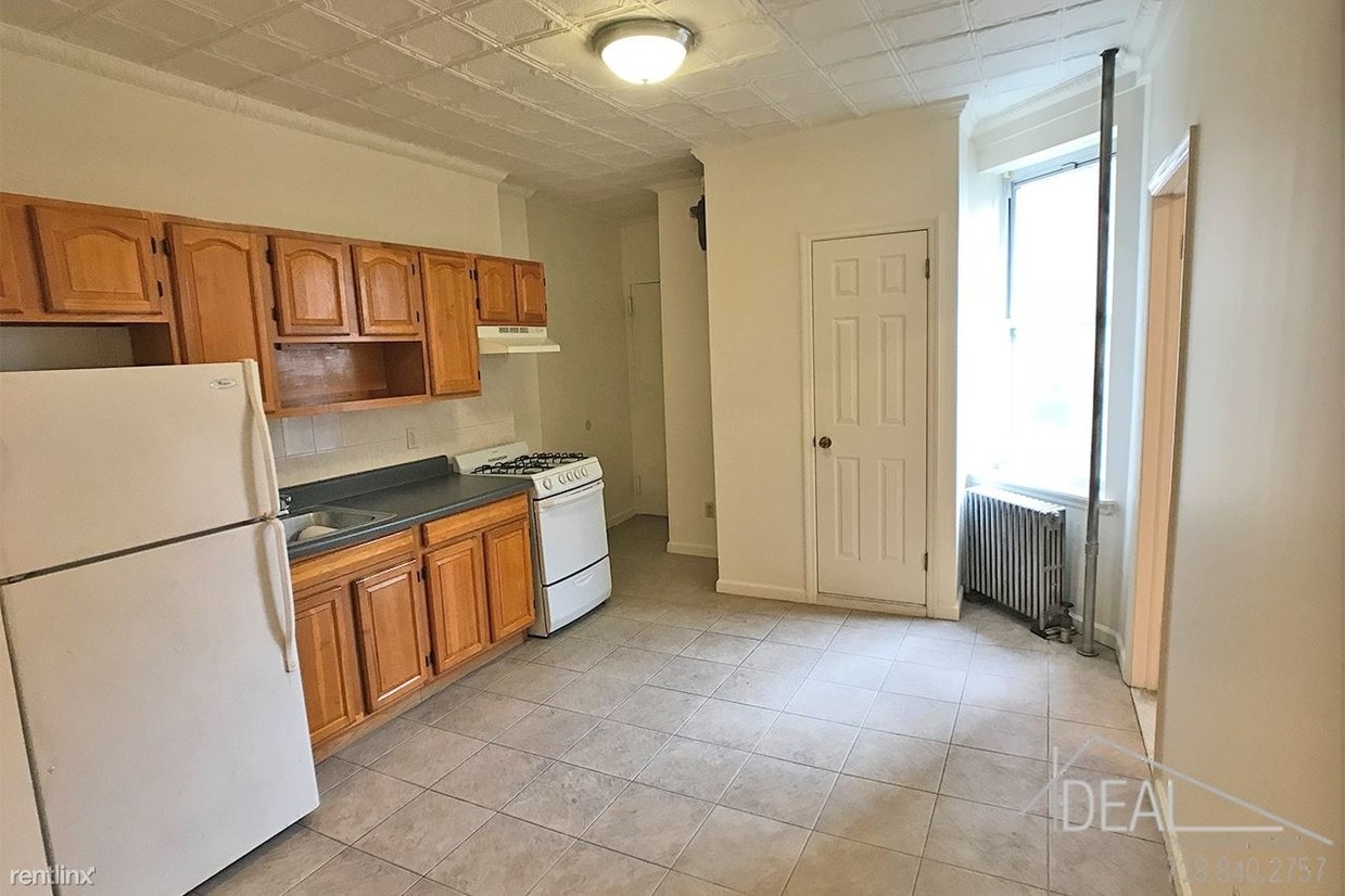 Primary Photo - 256 3rd Ave