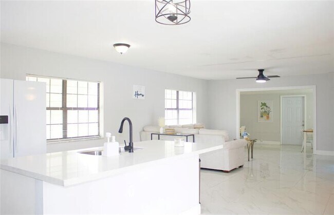 Foto del edificio - 229 E Arbor Ave