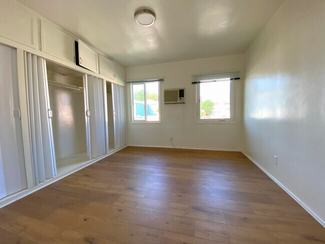 Building Photo - 1443 Rock Glen Ave