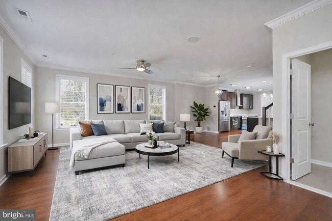 Building Photo - 412 Woodcrest Dr SE