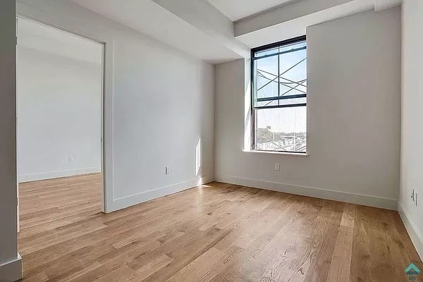 Primary Photo - 5527 Myrtle Ave