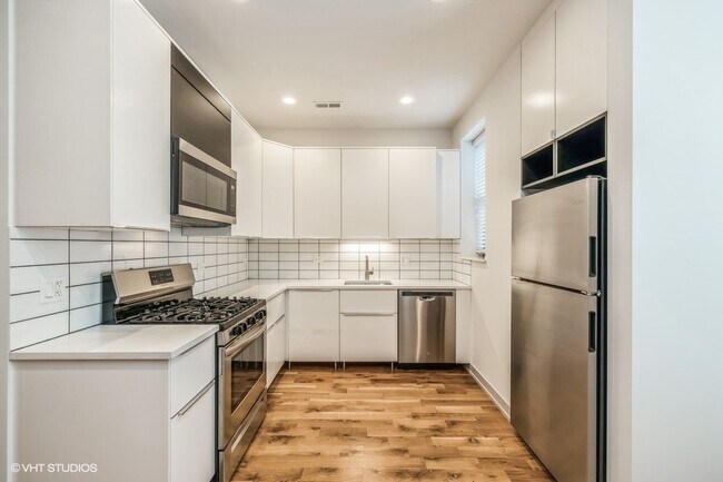 Foto del edificio - 325 E 44th St