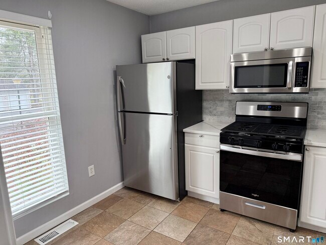 Foto del edificio - 9 Watch Hill Cir