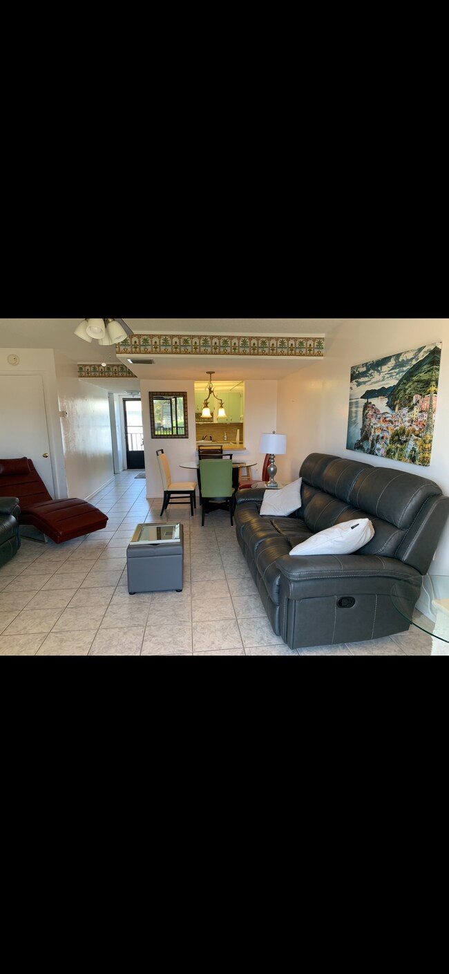 Foto del edificio - 7101 Ridgewood Ave