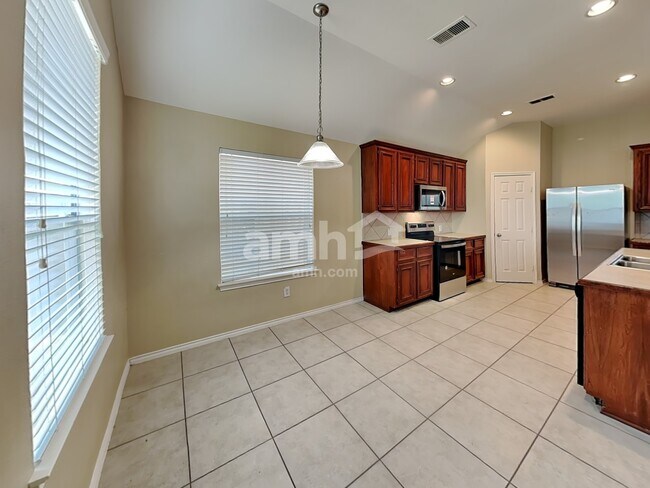 Foto del edificio - 2113 Breezeway Ln