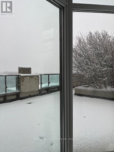 Building Photo - 310 Tweedsmuir Ave