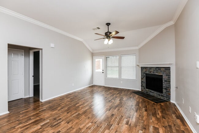 Building Photo - 1300 Maple Terrace Dr