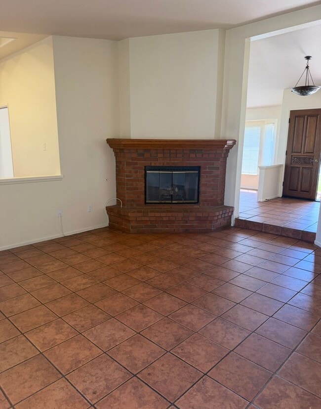 Building Photo - COZY POOL HOME IN SUNNYMEAD RANCH