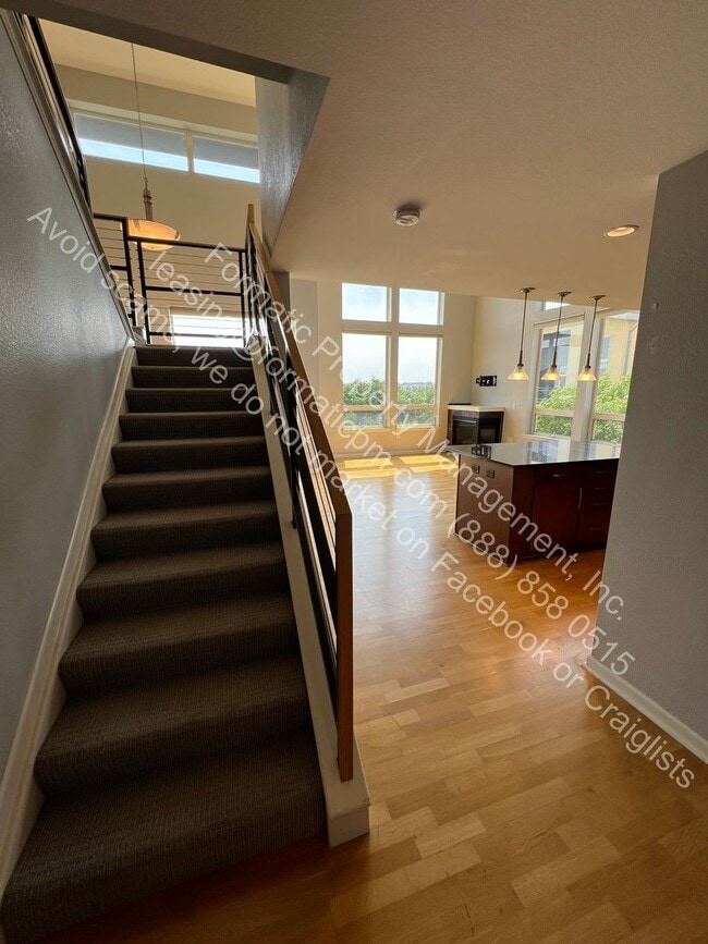 Building Photo - Pet-Friendly 1 Bedroom 2 Bathroom Hangar L...