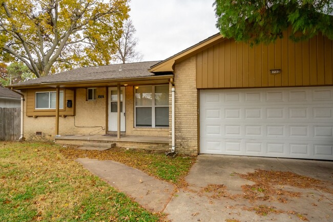 Foto del edificio - Gorgeous 3 Bed / 2 Bath Home in Tulsa!