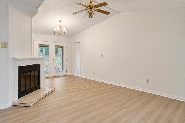 Building Photo - 107 Hillside Dr