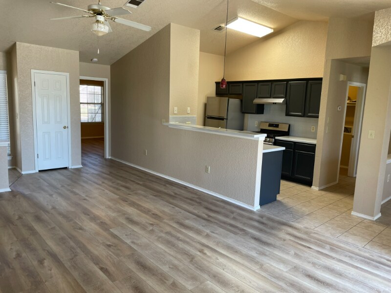 Foto principal - 204 Prairie Springs Loop