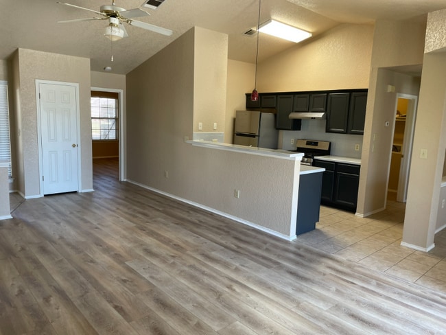 Building Photo - 204 Prairie Springs Loop