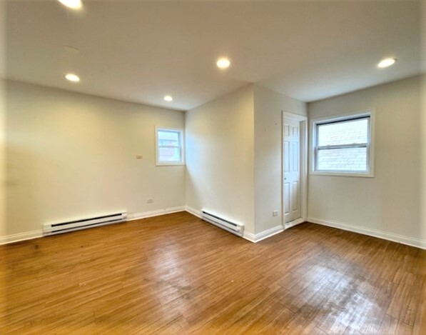 Building Photo - 2811 S Archer Ave