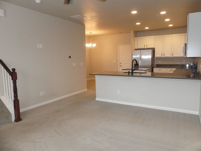 Building Photo - 3 Bedrooms! Close to the Mountains! 2 Car ...