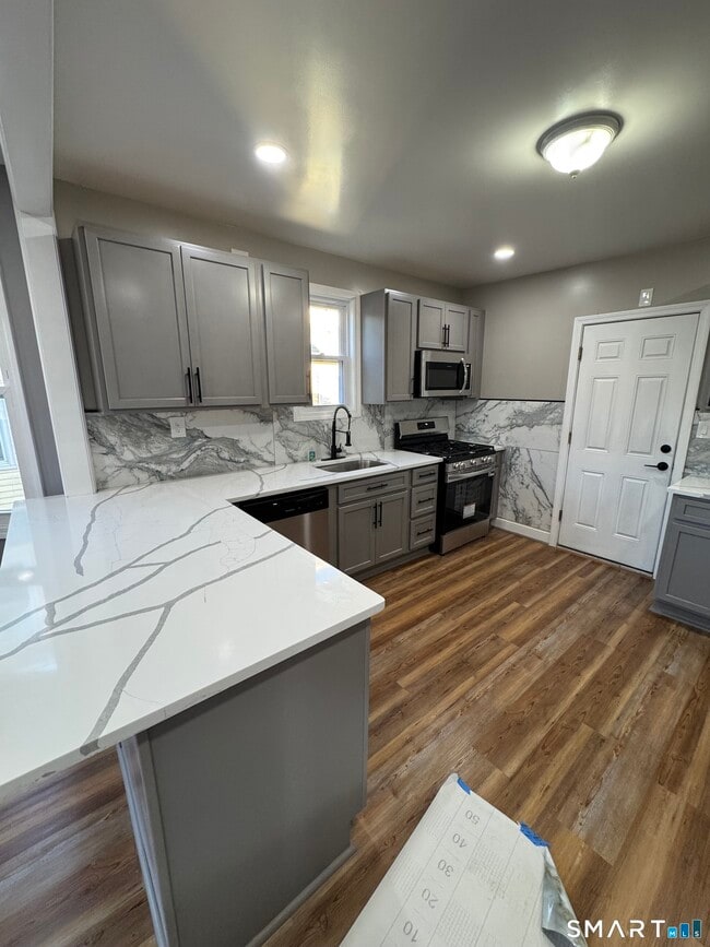 Building Photo - 399 Hawley Ave