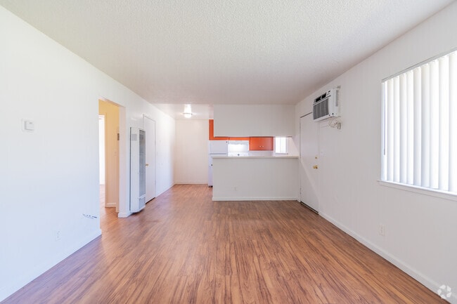 2BR, 1BA - Shasta Glen Apartments