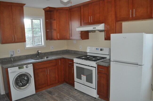Kitchen - 432 Bryan Ave