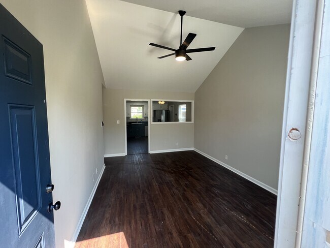 Building Photo - 567 Jacquie Dr