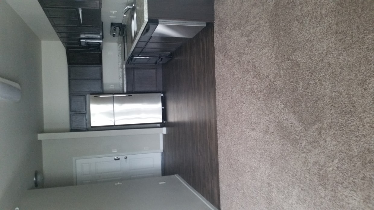 Foto principal - 3839 30th Ave SW