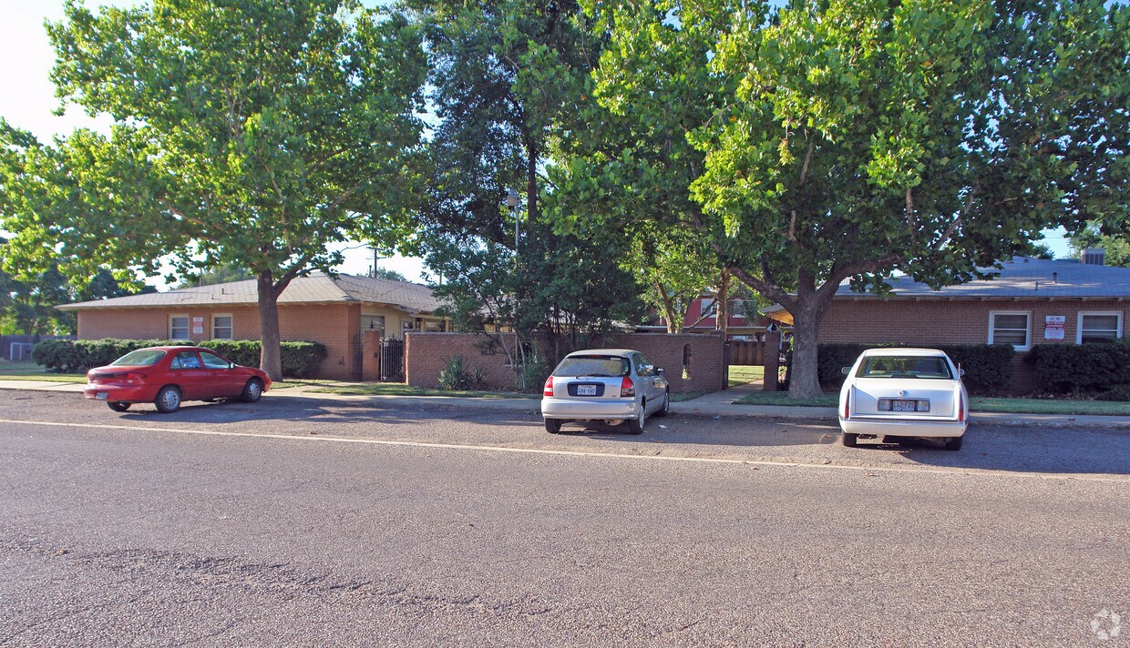 Foto del edificio - The Courtyard Apartments