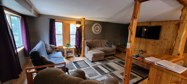 Building Photo - Fully Furnished 3 Bedroom Cabin
