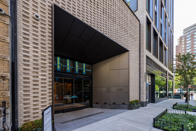 Building Photo - Chelsea Canvas