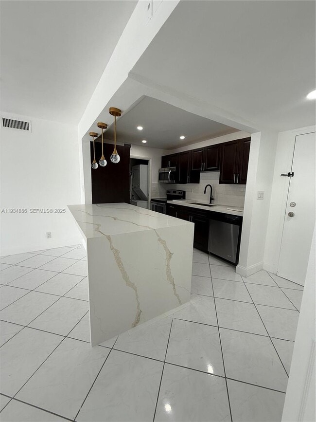 Foto del edificio - 210 Lakeview Dr