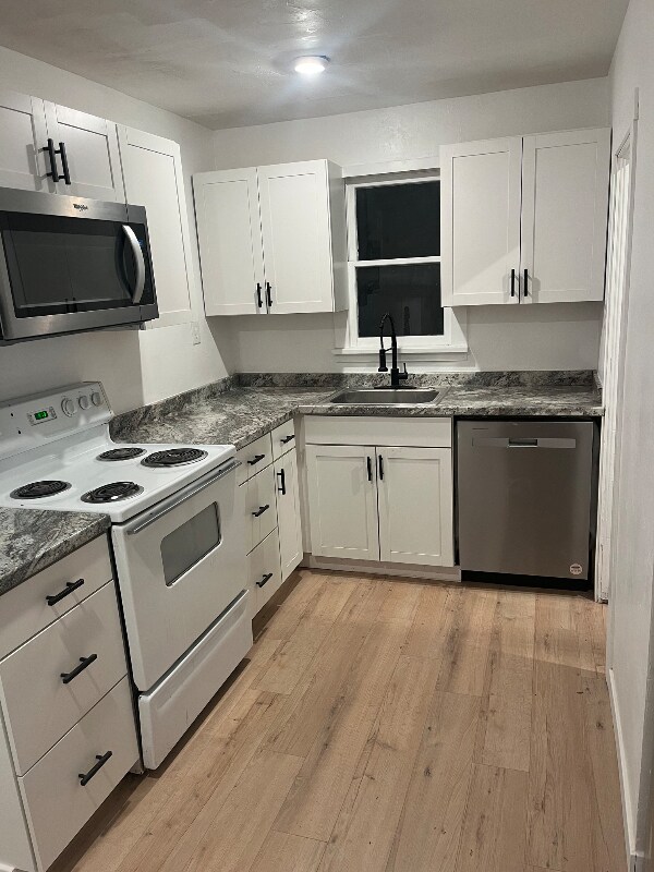 Foto del edificio - 369 S Eastern Ave