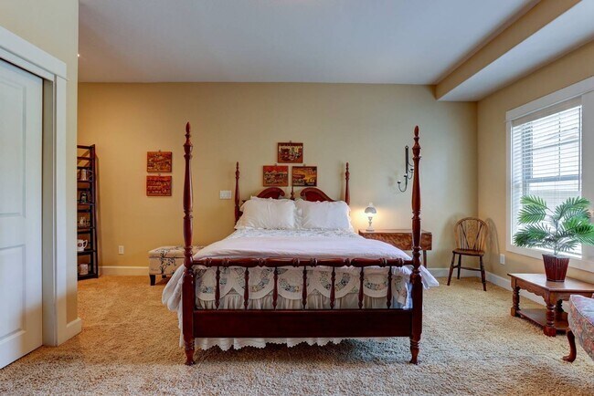 Building Photo - Widgi Creek Oasis Golf Course Townhome nea...