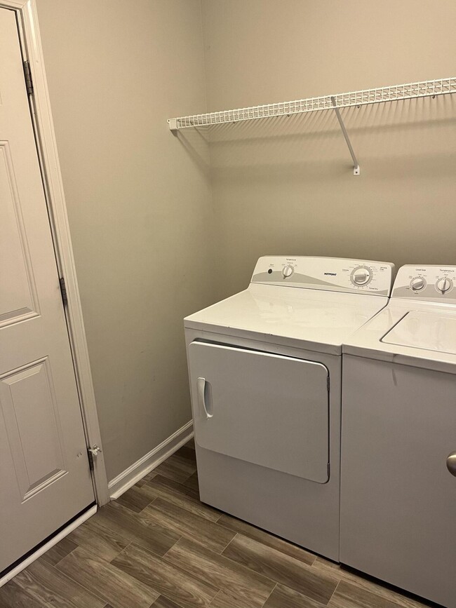 Building Photo - 4405 Lotus Ln