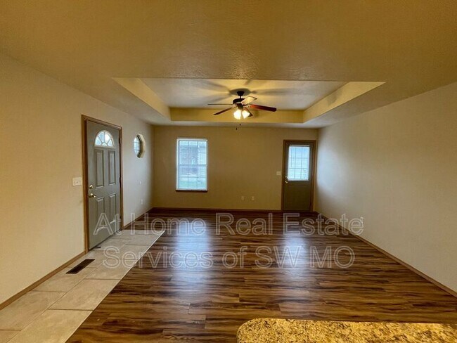 Foto del edificio - 5651 N Purple Ln