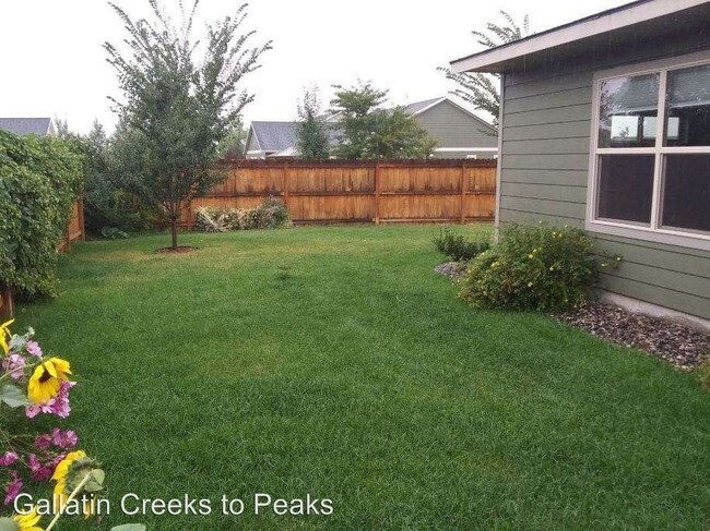 Foto del edificio - 895 Longbow Ln