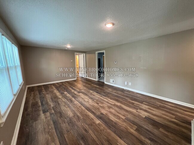 Building Photo - 405 E 92nd St