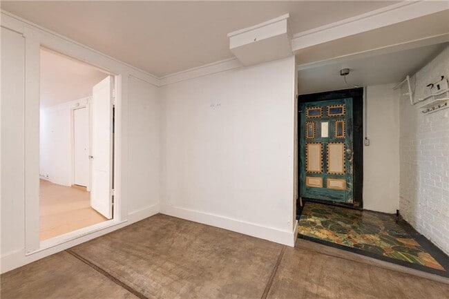 Building Photo - 1501 W 9th St