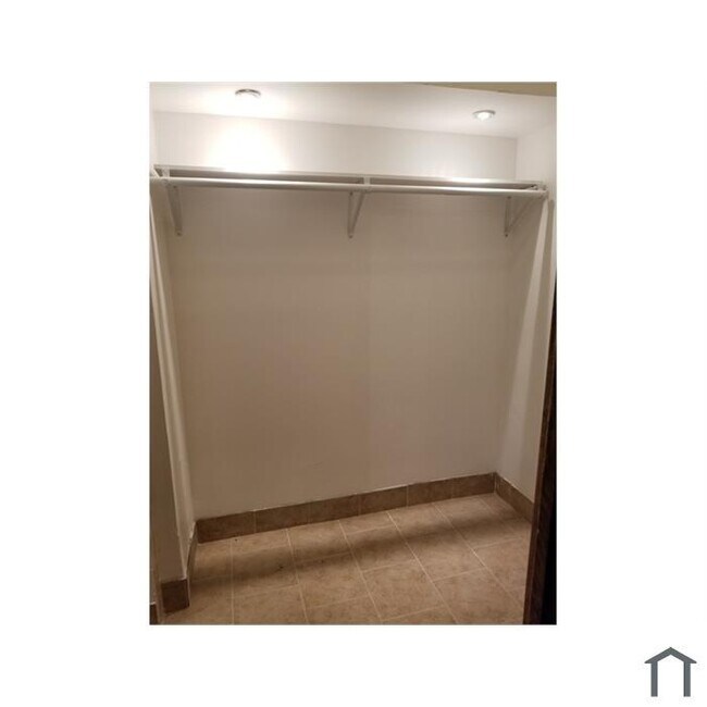 Foto del edificio - 1048 W Garfield Blvd